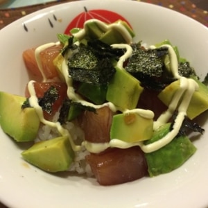 めちゃうま♪マグロとアボカドのユッケ丼